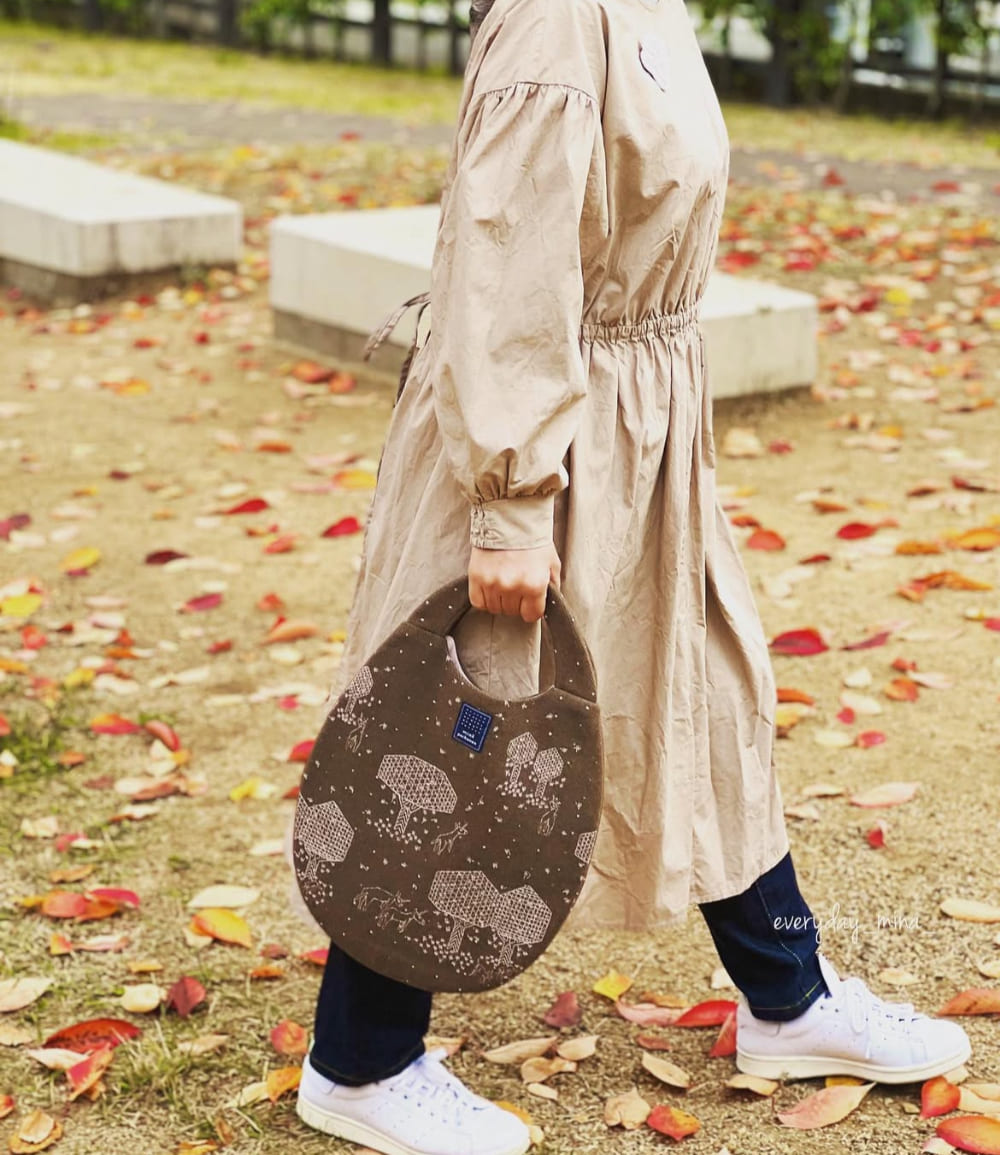 ミナ ペルホネン「mori no hoshi」と歩む冬。エッグバッグとロバのvanに癒されて