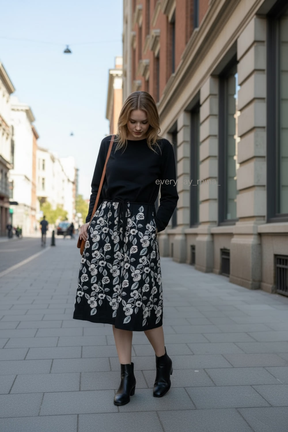 凛と美しく。ミナ ペルホネン『swing camellia』で描く、冬の有美なコーディネート